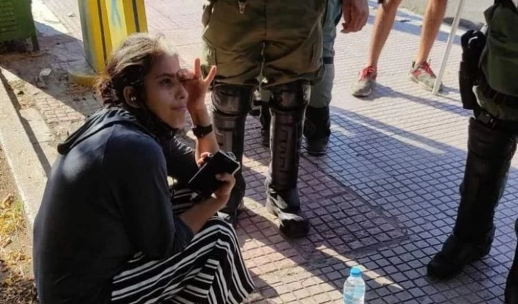 Άνδρες των ΜΑΤ συνέλαβαν Τουρκάλα που προκάλεσε εμπρησμό στο Πεδίον του Άρεως (εικόνες)